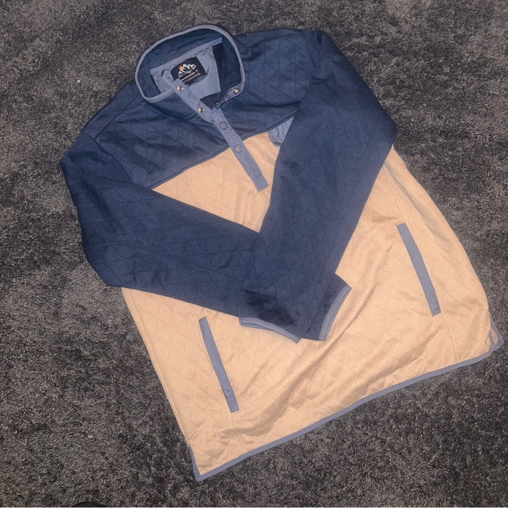 Two-Tone Quilted Pullover Mountain and Isles Men's Blue and Tan Xl